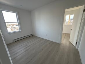 26 Taff Ave, Unit 1L in Stamford, CT - Foto de edificio - Building Photo