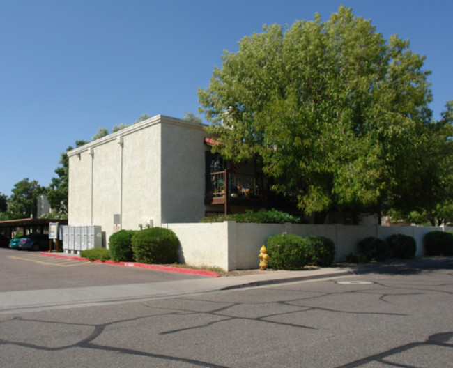 Por Garden Club Condos in Phoenix, AZ - Foto de edificio - Building Photo