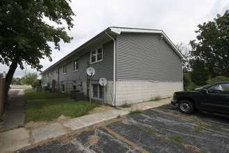 323 W Walnut St in Crown Point, IN - Building Photo - Building Photo