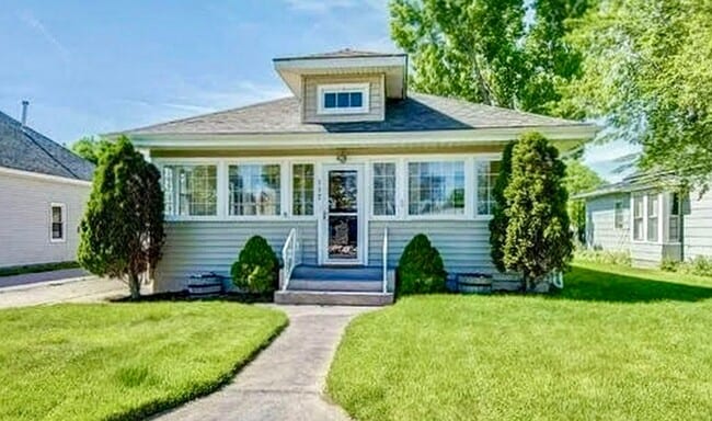 property at 117 Walnut St