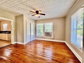 701 W Sycamore St in Denton, TX - Building Photo - Building Photo