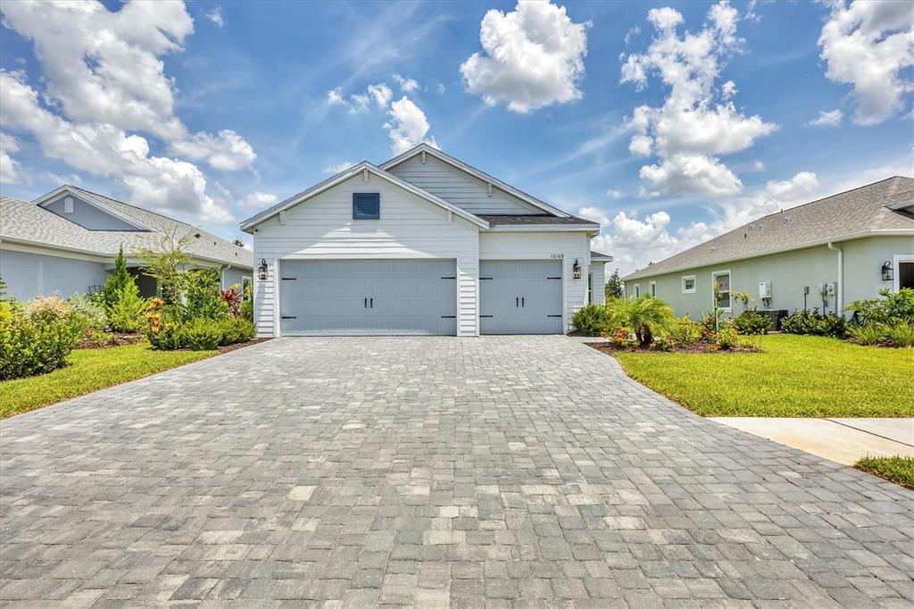 10108 Hammock Brook Dr in Parrish, FL - Building Photo