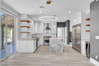 9704 Cameo Rose Ln in Las Vegas, NV - Foto de edificio - Building Photo