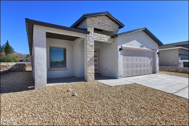 7830 Estrella in Vinton, TX - Building Photo - Building Photo