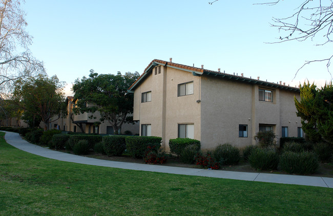 Barranca Vista Townhomes in Ventura, CA - Building Photo - Building Photo