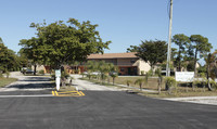 Lake Arjaro Apartments in West Palm Beach, FL - Building Photo - Building Photo