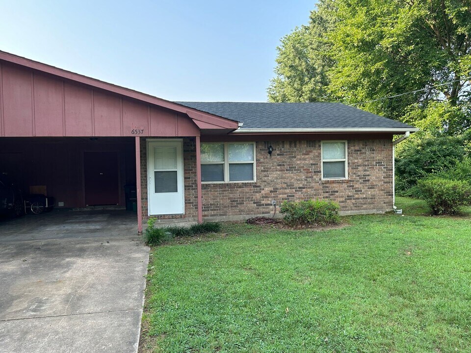 6535-6537 N Jeanfay Ln in Fayetteville, AR - Building Photo