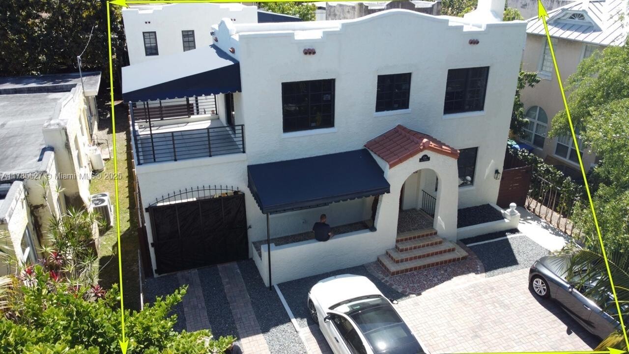1746 SW 12th St in Miami, FL - Foto de edificio