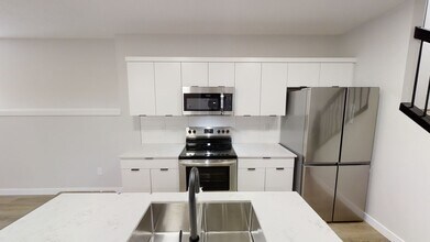 12809-1103A 103 A St in Grande Prairie, AB - Building Photo - Building Photo