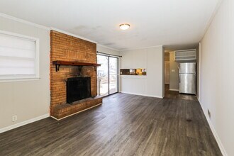 4775 Ben Hill Rd in College Park, GA - Foto de edificio - Building Photo