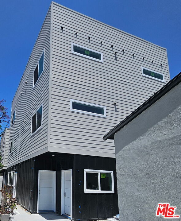 property at 11839 1/2 Runnymede St