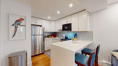 36 Montgomery St, Unit A in Cambridge, MA - Building Photo - Building Photo