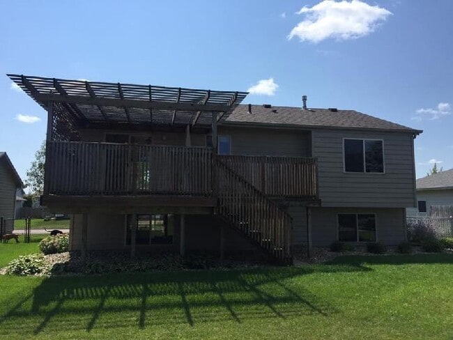 7100 W. 66th St in Sioux Falls, SD - Foto de edificio - Building Photo