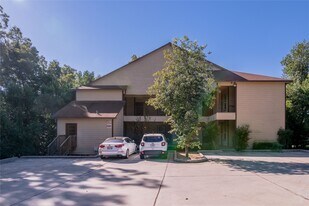 1239 20th St in Huntsville, TX - Building Photo