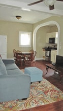 67 Market St, Unit 1B in Amesbury, MA - Building Photo - Building Photo