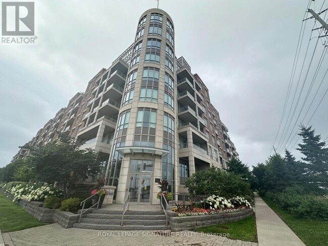 2480 Prince Michael Drive in Oakville, ON - Building Photo - Building Photo
