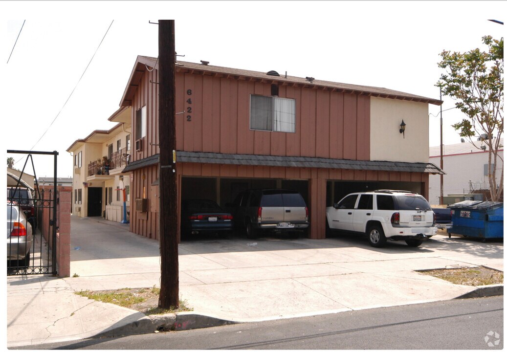 6422 Troost Ave in North Hollywood, CA - Building Photo