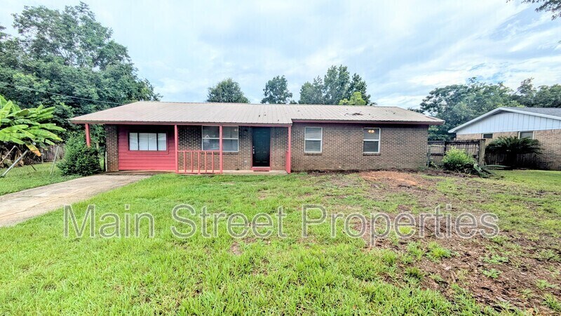 1022 Woodbury Pl in Gonzalez, FL - Building Photo