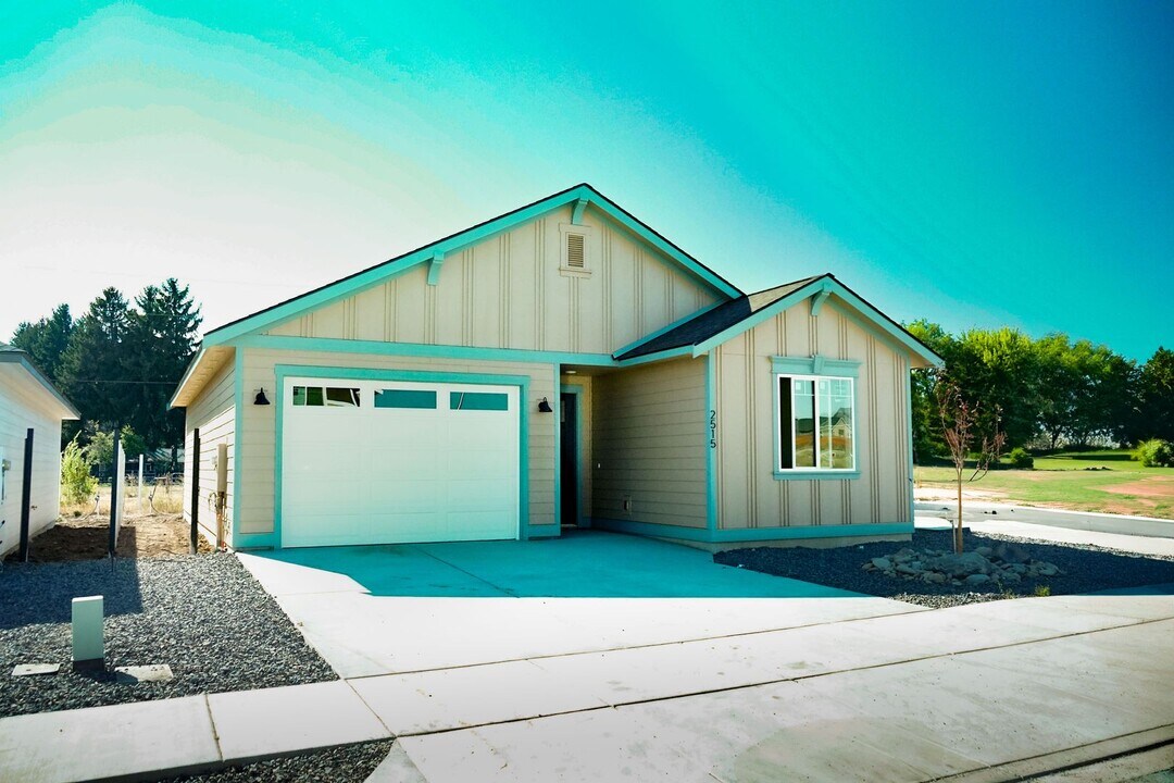2515 N Snowdrop St in Ellensburg, WA - Foto de edificio