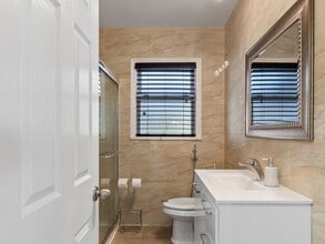 1701 Nanaimo St in New Westminster, BC - Building Photo - Building Photo