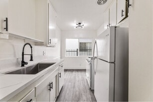 439 S Catalina St in Los Angeles, CA - Building Photo