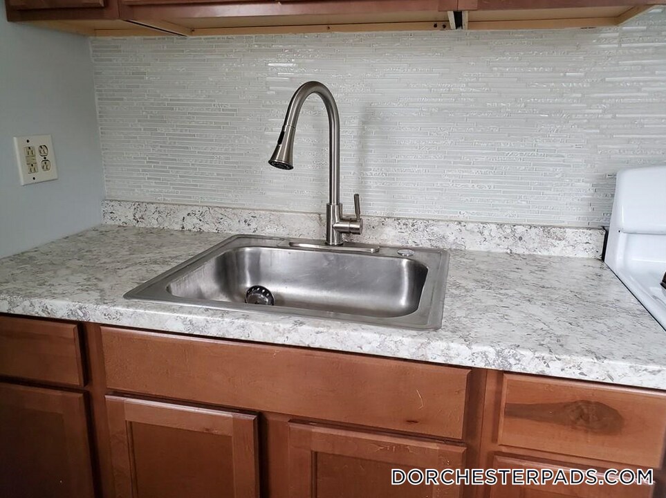 15 Harlem St in Boston, MA - Building Photo