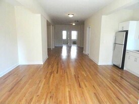 221 2nd Avenue in New York, NY - Building Photo