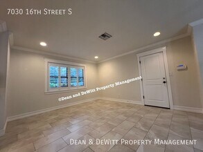 7030 16th St S in St. Petersburg, FL - Building Photo - Building Photo