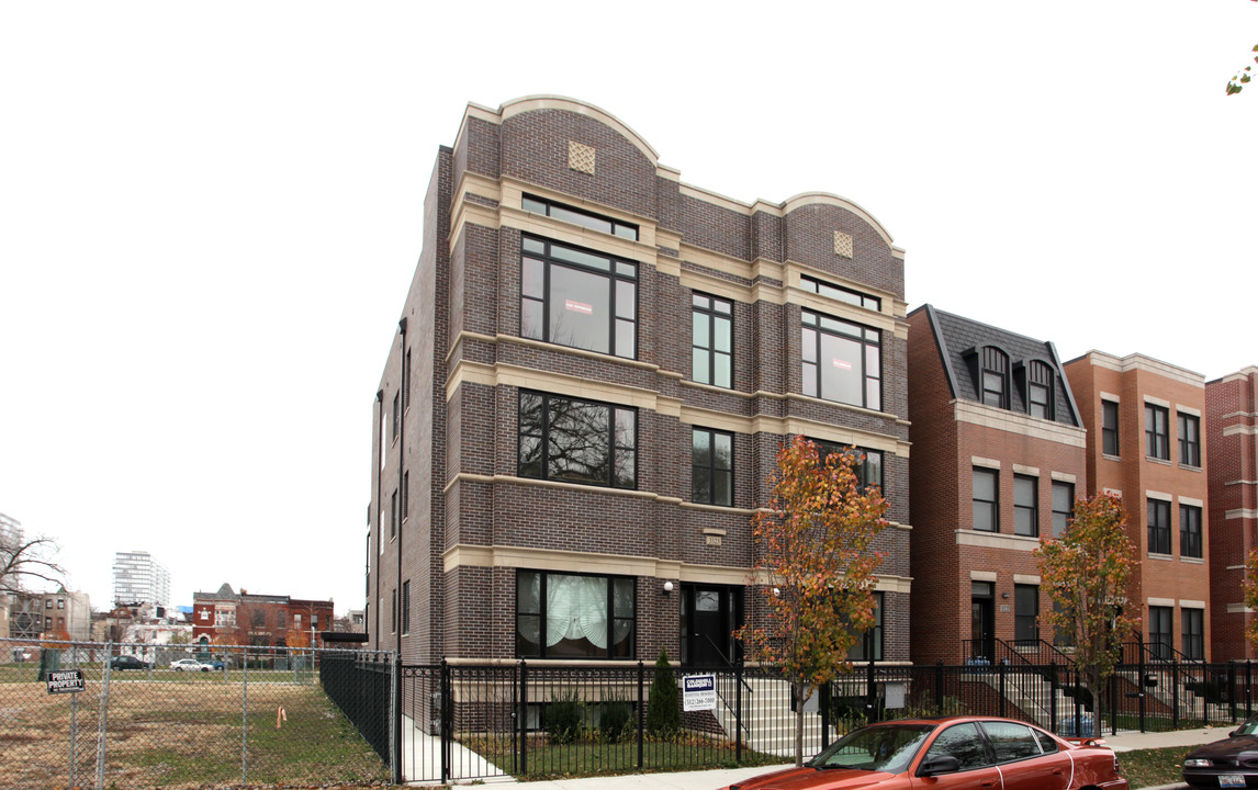 3323 S Prairie Ave in Chicago, IL - Building Photo