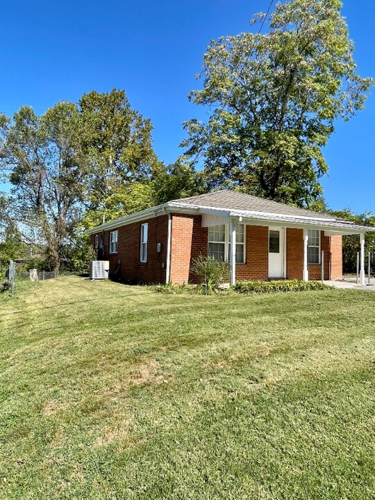 239 N McWhorter St in London, KY - Building Photo