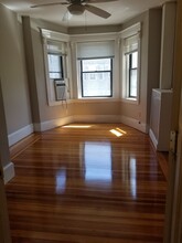 54 Burbank St in Boston, MA - Foto de edificio - Building Photo