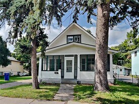 1403 Barclay St in St. Paul, MN - Building Photo