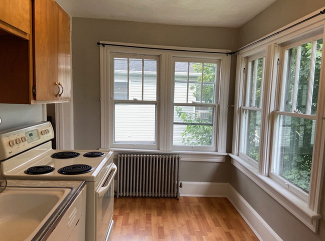 223 W Clinton St, Unit Apt 2 in Lock Haven, PA - Foto de edificio - Building Photo