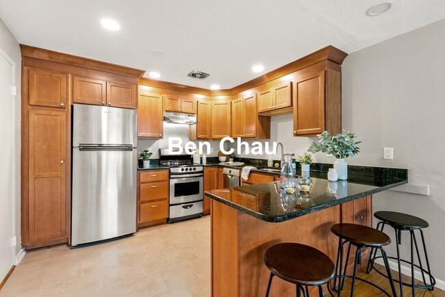2192 Massachusetts Ave, Unit 2 in Cambridge, MA - Building Photo - Building Photo
