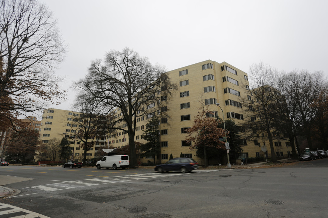 4600 Connecticut Ave NW in Washington, DC - Building Photo