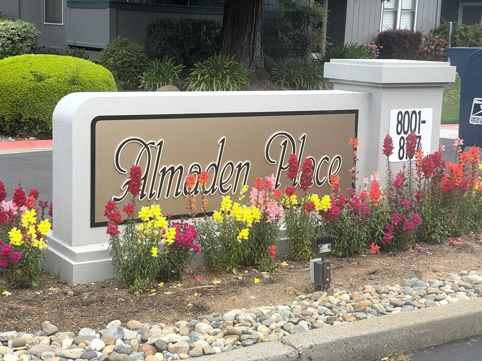 8006 Briar Ridge Ln in Citrus Heights, CA - Foto de edificio