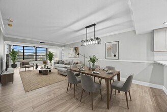 3716 Whitehall Dr, Unit 405 in West Palm Beach, FL - Foto de edificio - Building Photo