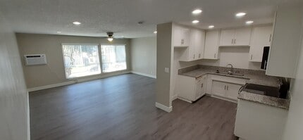 Lakewood Colony Apartments in Lakewood, CA - Building Photo - Building Photo