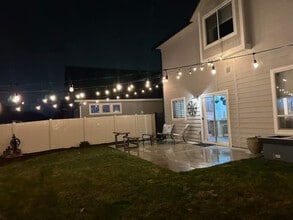 262 N Falling Water Ave in Eagle, ID - Building Photo - Building Photo