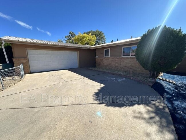 3232 Louraine Cir in Santa Fe, NM - Foto de edificio - Building Photo