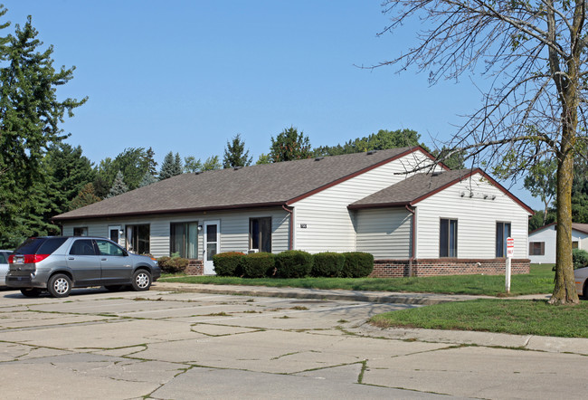 Oakview Apartments in Delta, OH - Foto de edificio - Building Photo