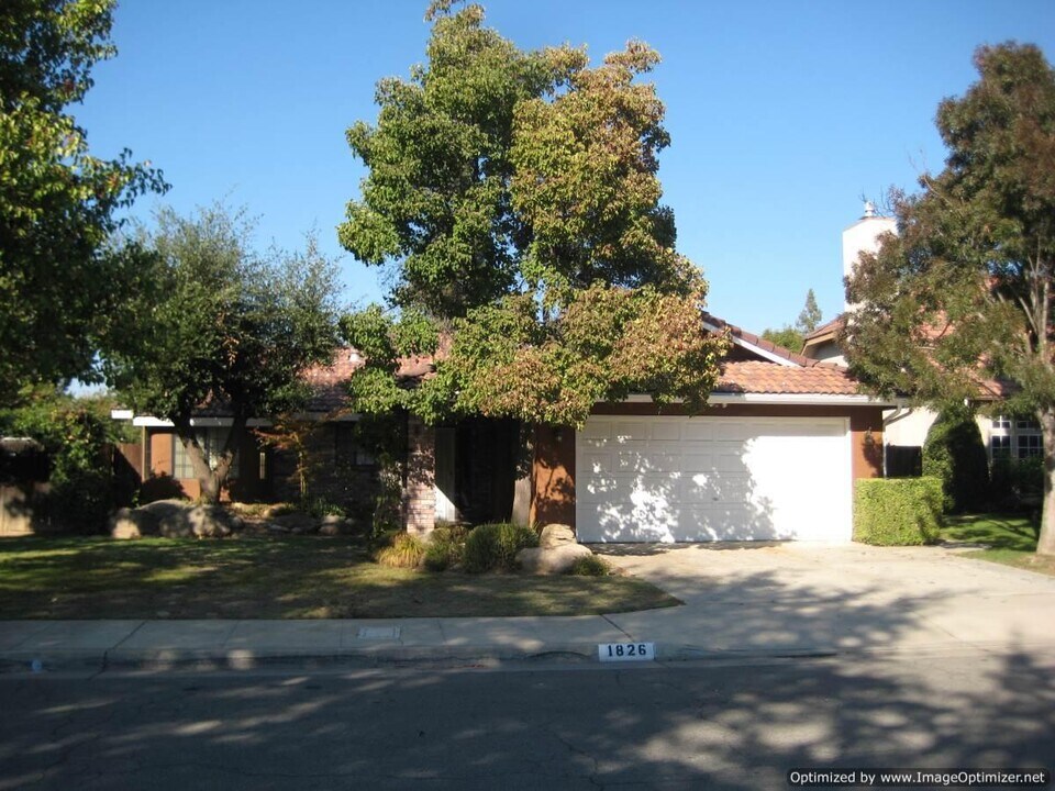 1826 E Shea Dr in Fresno, CA - Building Photo