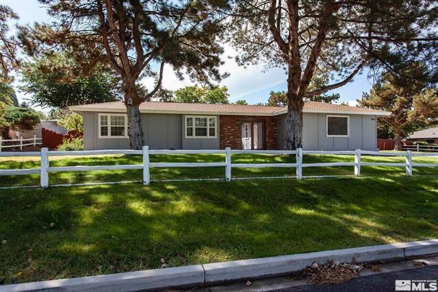 7050 Pembroke Dr in Reno, NV - Foto de edificio