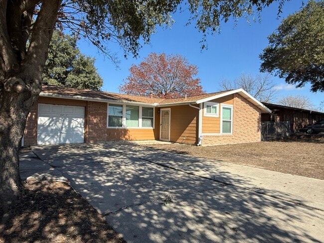 4407 Diamondhead Dr in San Antonio, TX - Building Photo - Building Photo