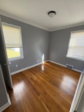 18779 Roscommon St in Harper Woods, MI - Building Photo - Building Photo