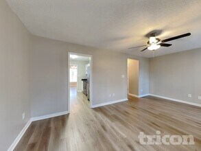 4417 Woodlawn Dr in Raleigh, NC - Foto de edificio - Building Photo