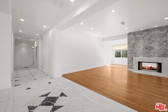 500 Smithwood Dr in Beverly Hills, CA - Building Photo - Building Photo