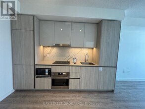 8 Interchange Wy in Vaughan, ON - Building Photo - Building Photo