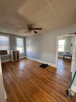 628 Wynnewood Rd, Unit 3rd Floor in Philadelphia, PA - Building Photo