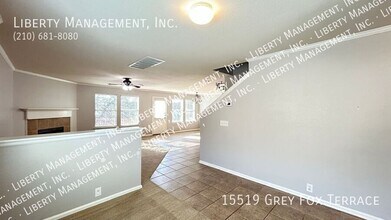 15519 Grey Fox in San Antonio, TX - Foto de edificio - Building Photo